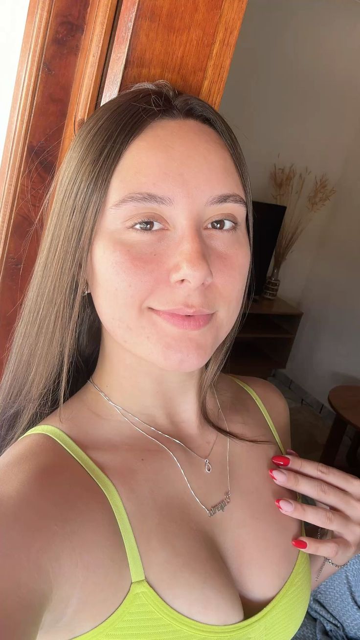 <em><strong>Elena Martin</strong></em>